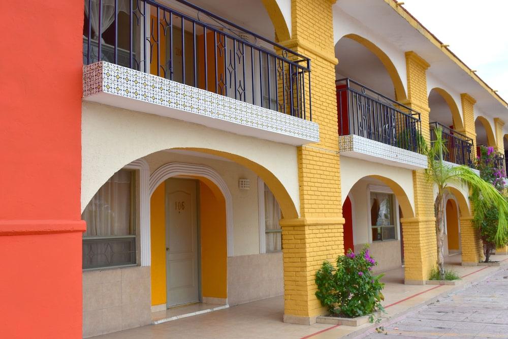 Hotel Posada Del Sol Inn Torreon Exterior photo